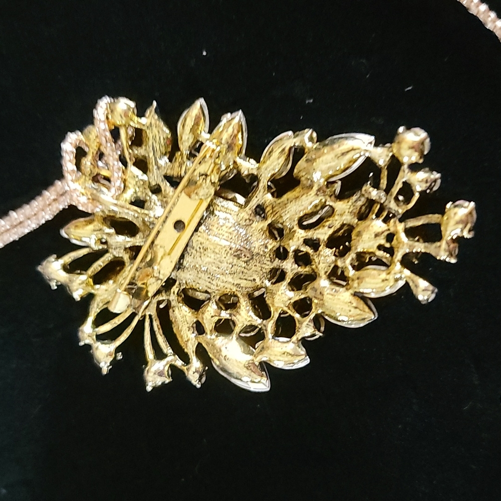 NWT Crystal flower statement necklace by Betsey Johnson - Picture 5 of 5